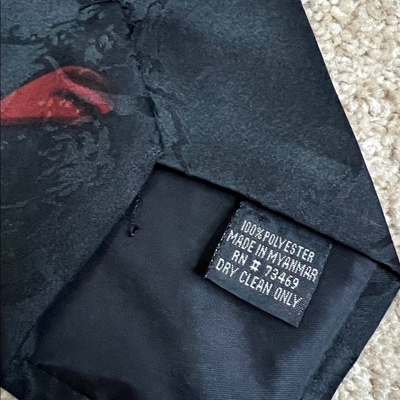 Looney Tunes Mania black necktie Tasmanian Devil Tie - Picture 4 of 4